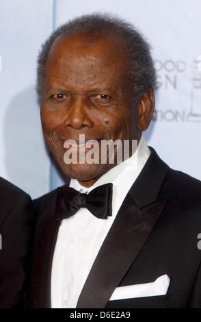 US-Schauspieler Sidney Poitier stellt im Presseraum der 69. Annual Golden Globe Awards am 15. Januar 2012 von der Hollywood Foreign Press Association in Beverly Hilton Hotels in Los Angeles, USA, vorgestellt. Foto: Hubert Boesl Stockfoto