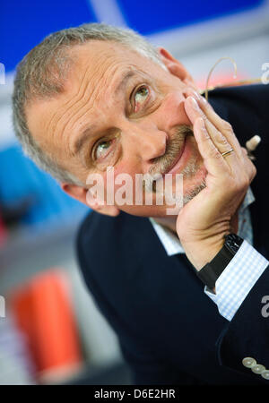 Datei - ein Archiv Bild datiert 14. Oktober 2011 Danich Schriftsteller Jussi Adler-Olsen nach einem Gespräch mit öffentlich-rechtlichen Sender ZDF auf der Frankfurter Buchmesse in Frankfurt zeigt am Main, Deutschland. Die historischen Thriller über den zweiten Weltkrieg "Alphabet-Haus" wird nun veröffentlicht werden. Foto: Arno Burgi Stockfoto