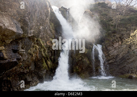 Wasserfall am Hafen San Isidro. In Riofrio Stockfoto