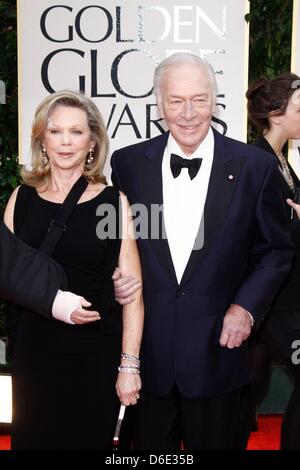 Schauspieler Christopher Plummer und Frau Elaine Taylor kommt bei der 69. Annual Golden Globe Awards am 15. Januar 2012 von der Hollywood Foreign Press Association in Beverly Hilton Hotels in Los Angeles, USA, vorgestellt. Foto: Hubert Boesl Stockfoto
