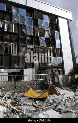 Eine Ansicht eines zerstörten Bürogebäudes im Bab al-Azizia Bezirk von Tripolis, Libyen, 1. Dezember 2011. Der Bezirk von Bab al-Azizia war eines der Ziele der verstärkten Bombenangriffe der NATO, die ab Ende März 2011 während des libyschen Bürgerkriegs. Der Bereich Accmmodated verschiedene Regierung Paläste, Adminstration Büros und das militärische Hauptquartier der libyschen Regierung Stockfoto