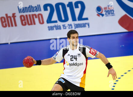 Deutschlands Michael Haass im Bild während der Handball-Europameisterschaft-Partie zwischen Serbien und Deutschland in Belgrad, Serbien, 21. Januar 2012. Foto: Jens Wolf Stockfoto