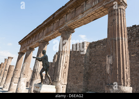 Ruinen von Pompeji, Statue und Tempel des Apollo. Stockfoto