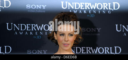 Britische Schauspielerin Kate Beckinsale stellt bei einem Fototermin des Films "Underworld Awakening 3D" im Hotel Adlon in Berlin, Deutschland, 26. Januar 2012. Der dritte Teil der Serie von Filmen in den deutschen Kinos aus 2. Februar 2012 ab präsentiert. Foto: Soeren Stache Stockfoto