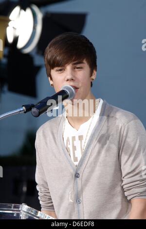 Sänger Justin Bieber besucht Michael Jackson Hand und Fußabdruck Zeremonie in Grauman Chinese Theatre in Los Angeles, USA, am 26. Januar 2012. Foto: Hubert Boesl Stockfoto