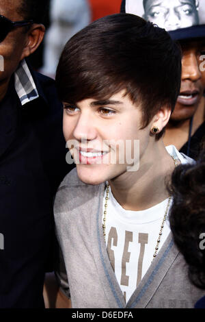 Sänger Justin Bieber besucht Michael Jackson Hand und Fußabdruck Zeremonie in Grauman Chinese Theatre in Los Angeles, USA, am 26. Januar 2012. Foto: Hubert Boesl Stockfoto