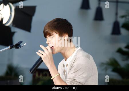 Sänger Justin Bieber besucht Michael Jackson Hand und Fußabdruck Zeremonie in Grauman Chinese Theatre in Los Angeles, USA, am 26. Januar 2012. Foto: Hubert Boesl Stockfoto