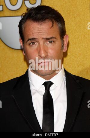 Beste Schauspieler Sieger Jean Dujardin (Frankreich) posiert im Presseraum der 18. jährliche Screen Actor Guild - SAG - Awards im Shrine Auditorium in Los Angeles, USA, 29. Januar 2012. Foto: Hubert Boesl Stockfoto