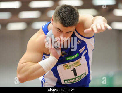 Deutsche erschossen Putter, die David Storl in internationalen Leichtathletik Hallenmeeting in Chemnitz, Deutschland, 27. Januar 2012 konkurriert. Foto: Hendrik Schmidt Stockfoto