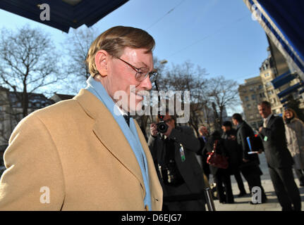 Weltbank-Präsident Robert Zoellick kommt im Hotel Bayerischer Hof am ersten Tag der 48. Münchner Konferenz für Sicherheitspolitik in München, 3. Februar 2012. Mehr als 350 Gäste, darunter etwa 60 Minister und Regierungschefs von auf der ganzen Welt sind die Konferenz zwischen 03 und 5. Februar 2012 teilnehmen. Foto: ANDREAS GEBERT Stockfoto