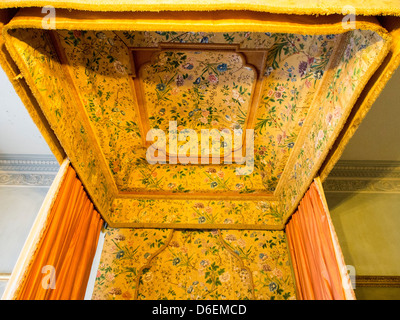 Ein Himmelbett in Plas Newydd, eine National Trust-Eigenschaft auf Anglesey, Wales, UK. Stockfoto