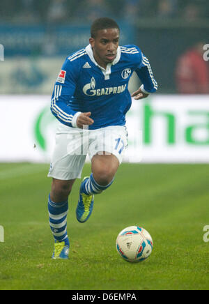 Schalke Jefferson Farfan spielt den Ball in der deutschen Bundesliga-Spiel zwischen FC Schalke 04 und 1. FSV Mainz 05 in der VeltinsArena in Gelsenkirchen, Deutschland, 4. Februar 2012. das Spiel endete 1: 1. Foto: BERND THISSEN Stockfoto