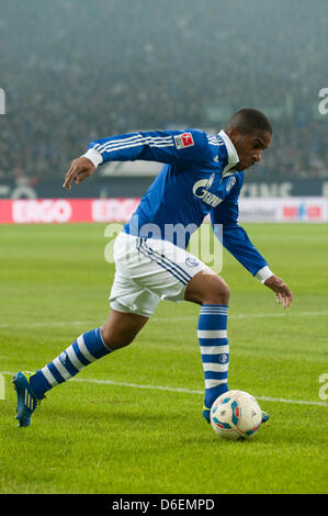 Schalke Jefferson Farfan spielt den Ball in der deutschen Bundesliga-Spiel zwischen FC Schalke 04 und 1. FSV Mainz 05 in der VeltinsArena in Gelsenkirchen, Deutschland, 4. Februar 2012. das Spiel endete 1: 1. Foto: BERND THISSEN Stockfoto