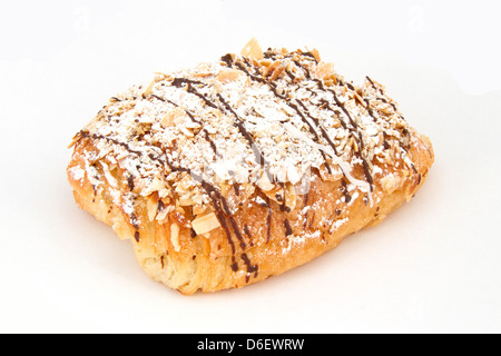 Pain au Chocolat mit Puderzucker und Mandeln Stockfoto