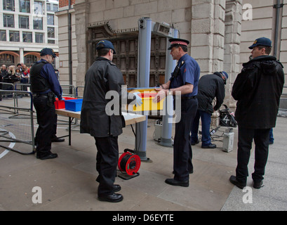 Polizei- und Barrieren bei der Beerdigung von Margaret Thatcher. St. Paul's, London, UK Stockfoto