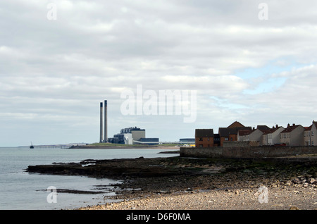 Blick nach Osten in Richtung Cockenzie Power Station in East Lothian, Schottland. Stockfoto