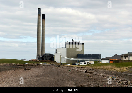 Blick nach Osten in Richtung Cockenzie Power Station in East Lothian, Schottland. Stockfoto