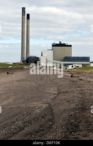 Blick nach Osten in Richtung Cockenzie Power Station in East Lothian, Schottland. Stockfoto