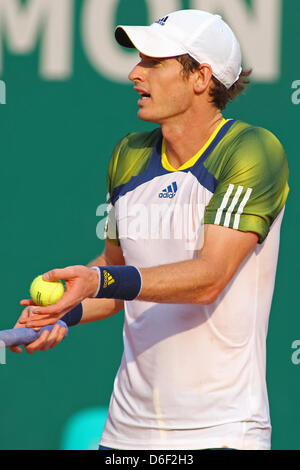 MONTE CARLO, MONACO - 17 APRIL: Andy Murray aus Großbritannien reagiert nach Wesen gegeben Zeit Verletzung am dritten Tag von den ATP Monte Carlo Masters, am Monte-Carlo Sporting Club am 17. April 2013 in Monte-Carlo, Monaco. (Foto von Mitchell Gunn/ESPA) Stockfoto