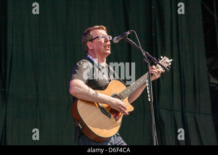 Die Verkünder, Charlie und Craig Reid, eineiige Zwillinge aus Schottland auf der Bühne V Fest Essex, UK Stockfoto