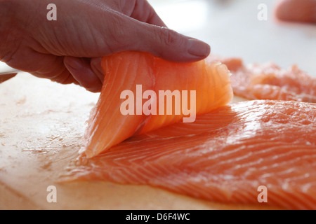 Schnitzel vom Lachsfilet Stockfoto