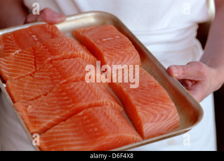 Lachs ebnet auf Backblech Stockfoto