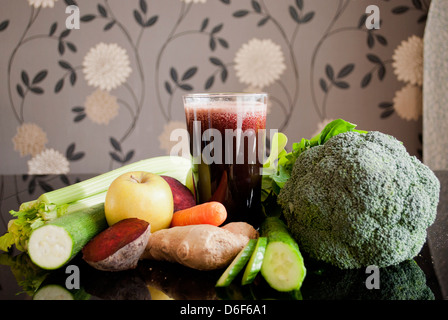 gesunder Saft Bio Obst und Gemüse Stockfoto