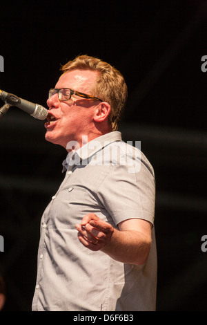 Die Verkünder, Charlie und Craig Reid, eineiige Zwillinge aus Schottland auf der Bühne V Fest Essex, UK Stockfoto