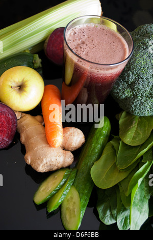 gesunder Saft Bio Obst und Gemüse Stockfoto