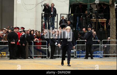 London, UK. 17. April 2013. Londoner Bürgermeister Boris Johnson kommt für Baroness Thatcher Beerdigung am St. Pauls in London. Bildnachweis: Jason Bryant/Alamy Live-Nachrichten Stockfoto