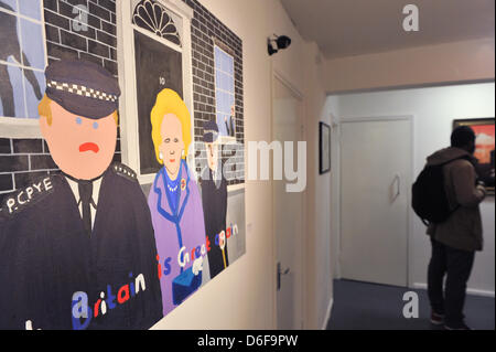 Percy Street, London, UK. 17. April 2013. "Großbritannien ist große wieder" – neue Ausstellung Beswick & Pye A Erforschung alternativer Porträts von den späten Baroness Thatcher, öffnet am Londoner Galerie anders, mit 10 für 10 Tage mit dem Thema No10 binden ausstellenden Künstlern. Stockfoto