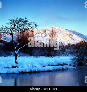 Die Ansicht der Ben Ledi von Callander im Winter. Stockfoto