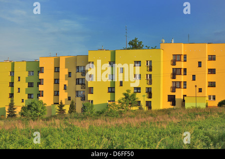 Plattenbau - Mehrfamilienhaus Stockfoto