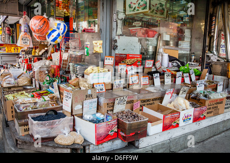 Seltsame Nahrungsmittel auf dem Display, Mott Street, Chinatown, New York City Stockfoto