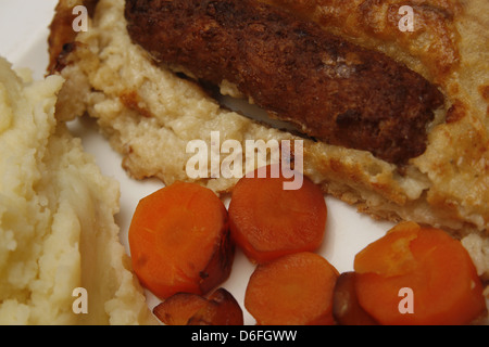 hausgemachte Toad-in-the-hole mit Quorn Würstchen Stockfoto