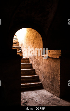 Treppe zu den Katakomben der Kirche von San José (Iglesia de San José). Stockfoto