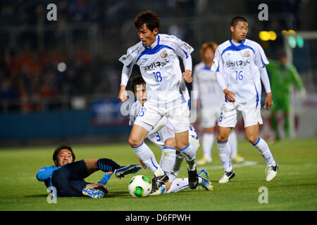 Koichi Sato (V Varen), 17. April 2013 - Fußball /Soccer: 2013 J.LEAGUE Division 2, 9. sec match zwischen Yokohama FC 1-2 V Varen Nagasaki im NHK Spring Mitsuzawa Fußballstadion, Kanagawa, Japan. (Foto von Jun Tsukida/AFLO SPORT) Stockfoto