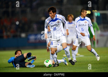 Koichi Sato (V Varen), 17. April 2013 - Fußball /Soccer: 2013 J.LEAGUE Division 2, 9. sec match zwischen Yokohama FC 1-2 V Varen Nagasaki im NHK Spring Mitsuzawa Fußballstadion, Kanagawa, Japan. (Foto von Jun Tsukida/AFLO SPORT) Stockfoto