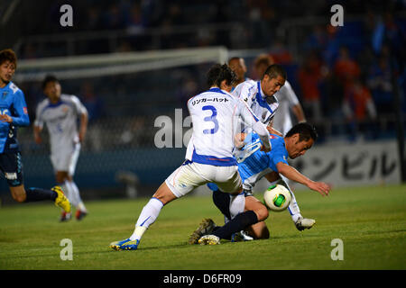 Tetsuya Okubo (Yokohama FC), 17. April 2013 - Fußball /Soccer: 2013 J.LEAGUE Division 2, 9. sec match zwischen Yokohama FC 1-2 V Varen Nagasaki im NHK Spring Mitsuzawa Fußballstadion, Kanagawa, Japan. (Foto von Jun Tsukida/AFLO SPORT) Stockfoto