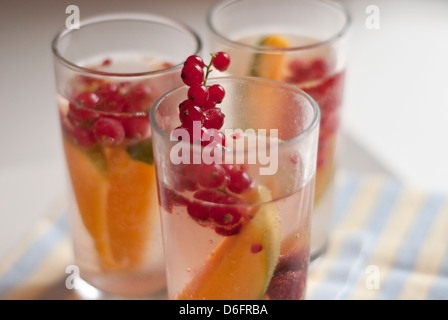 Sommer Früchte Punsch trinken Stockfoto
