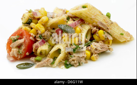 Gesunde Thunfisch-Mais-Salat mit Rezept Stockfoto