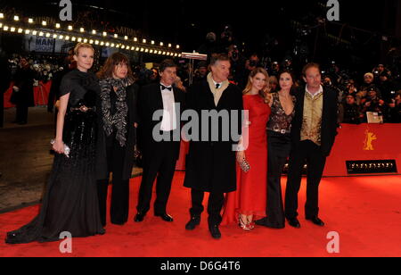 Deutsche Schauspielerin Diane Kruger (L-R), Produzentin Kristina Larsen und Jean-Pierre Guerin, Regisseur Benoît Jacquot und französischen Schauspieler Lea Seydoux, Virginie Ledoyen und Xavier Beauvois für die Premiere des Films "Leb wohl, meine Königin ankommen" ("Les Adieux À la Reine") während der 62. Internationalen Filmfestspiele Berlin, in Berlin, Deutschland, 9. Februar 2012. Der Film wurde ausgewählt als die Stockfoto