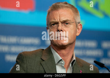 Britischer Regisseur Stephen Daldry besucht die Pressekonferenz für den Film  Extremely laut und unglaublich Close  während der 62. Internationalen Filmfestspiele Berlin, in Berlin, Deutschland, 10. Februar 2012. Der Film ist im Wettbewerb außer Konkurrenz auf der 62. Berlinale präsentiert vom 09. bis 19. Februar ausgeführt. Foto: Tim Brakemeier dpa Stockfoto