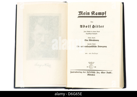 Innenseiten der Hardcover-Buch Mein Kampf von Adolf Hitler ist dies die 1939-Ausgabe. Studio mit einem weißen Hintergrund gedreht. Stockfoto