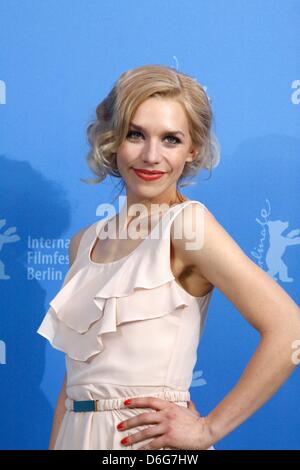 Deutsche Schauspielerin Julia Dietze besucht die Pressekonferenz von "Iron Sky" während der 62. Internationalen Filmfestspiele Berlin, Berlinale, im Hotel Hyatt in Berlin, Deutschland, am 11. Februar 2012. Foto: Hubert Boesl Stockfoto