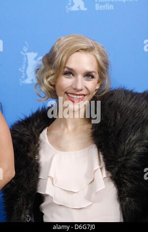 Deutsche Schauspielerin Julia Dietze besucht die Pressekonferenz von "Iron Sky" während der 62. Internationalen Filmfestspiele Berlin, Berlinale, im Hotel Hyatt in Berlin, Deutschland, am 11. Februar 2012. Foto: Hubert Boesl Stockfoto