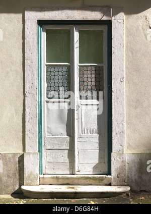 Lissabon, Portugal, die Tür eines Gebäudes in Jardim Botanico Stockfoto