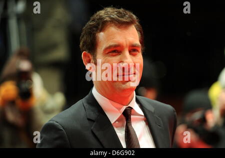 Britischer Schauspieler Clive Owen kommt zur Premiere des Films  Shadow Dancer  während der 62. Internationalen Filmfestspiele Berlin, in Berlin, Deutschland, 12. Februar 2012. Der Film wird im Wettbewerb der 62. Berlinale präsentiert vom 09. bis 19. Februar ausgeführt. Foto: Angelika Warmuth Dpa/lbn Stockfoto