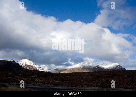 Blick auf die Quinag mit den langen Grat des Segeln Gharbh auf der rechten Seite. Stockfoto