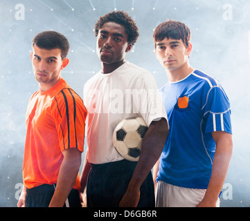 Fußball-Spieler, die zusammen stehen Stockfoto